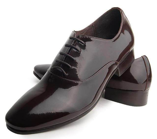 搭配西装的正装皮鞋该怎么选2